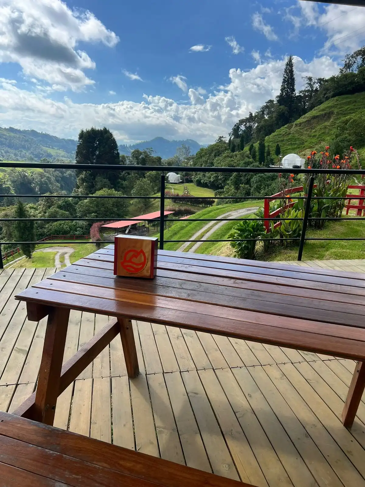 Glamping colibríes aves, Reserva del Ruiz